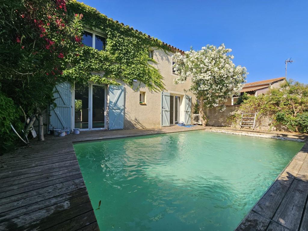 MAISON T6 AVEC PISCINE à Narbonne - Photo 1