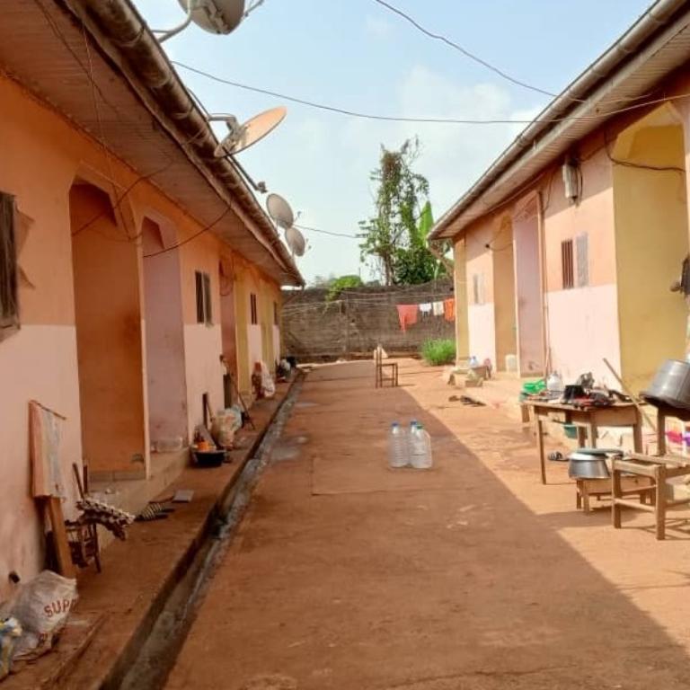Mini cité à vendre à soa au Cameroun - Photo 1