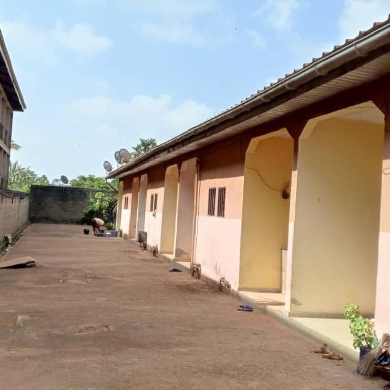 Mini cité à vendre à soa au Cameroun - Photo 2