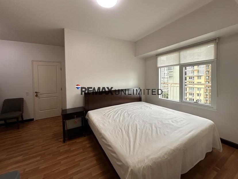 Rush For Sale Aston, Two Serendra in Bayanan - Image 7