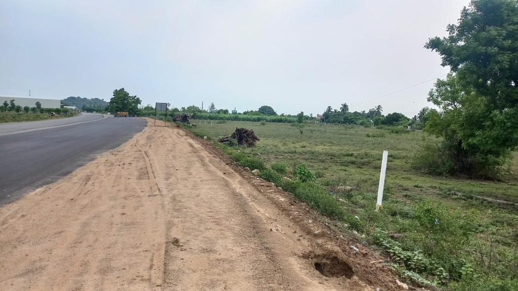 PLOTS FOR SALE AT BACKSIDE OF PALAYASEEVARAM RAILWAY STATION in India - Image 1
