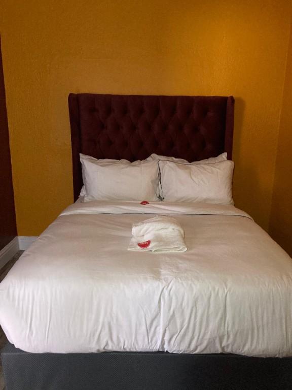 Self-catering accommodation from R500/night | ProMax Guesthouse in Bellville - Image 1