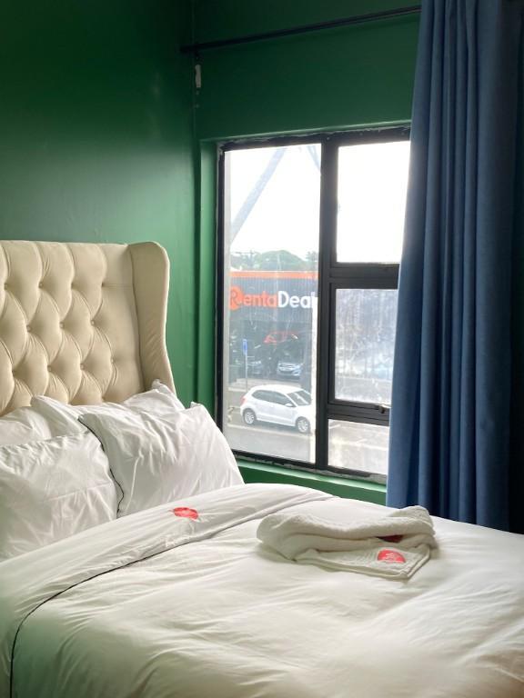 Self-catering accommodation from R500/night | ProMax Guesthouse in Bellville - Image 3