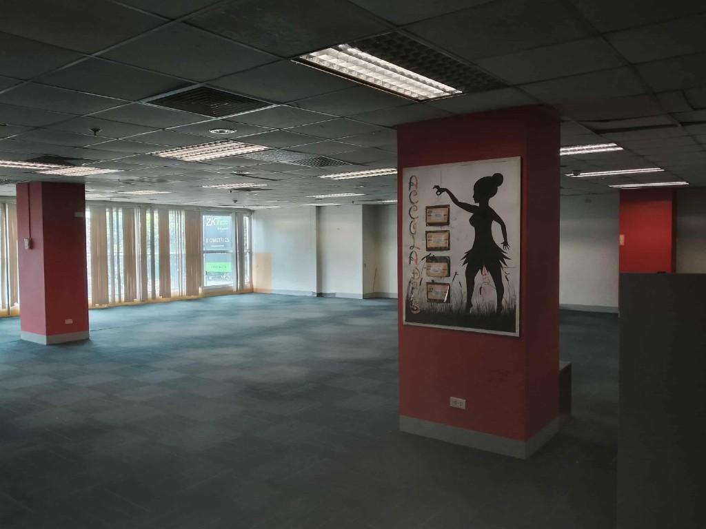 Semi-Fitted Office Space for Lease in Quezon City 1400 sqm in Quiapo - Image 1