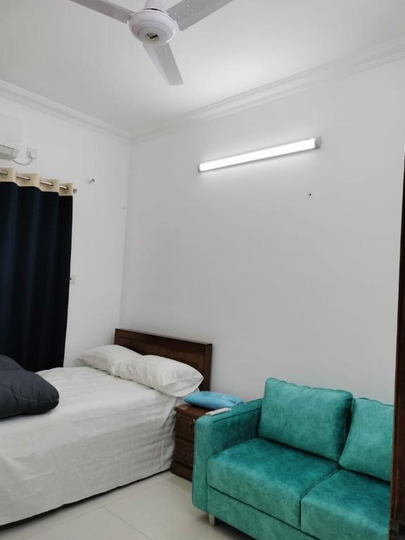 Chic Furnished 3 Bedroom Apartment Rent In Bashundhara R/a in Bangladesh - Image 2