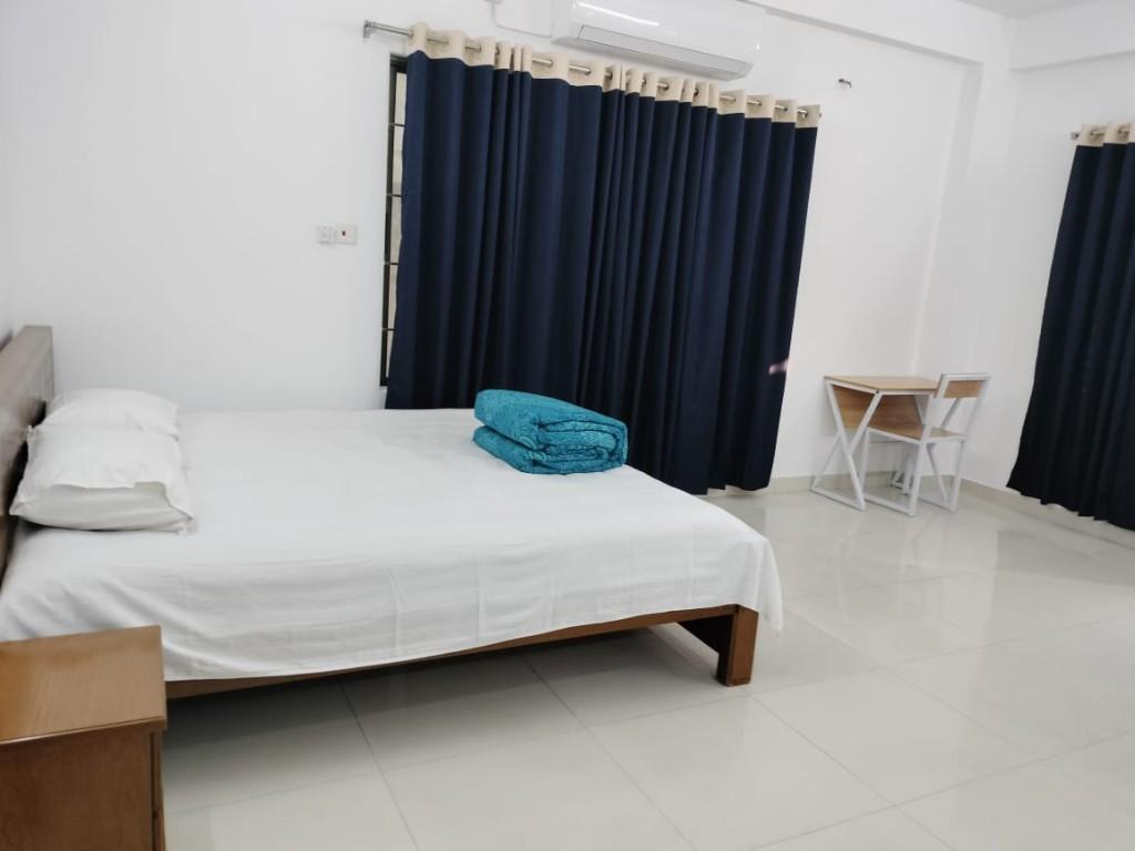 Chic Furnished 3 Bedroom Apartment Rent In Bashundhara R/a in Bangladesh - Image 3