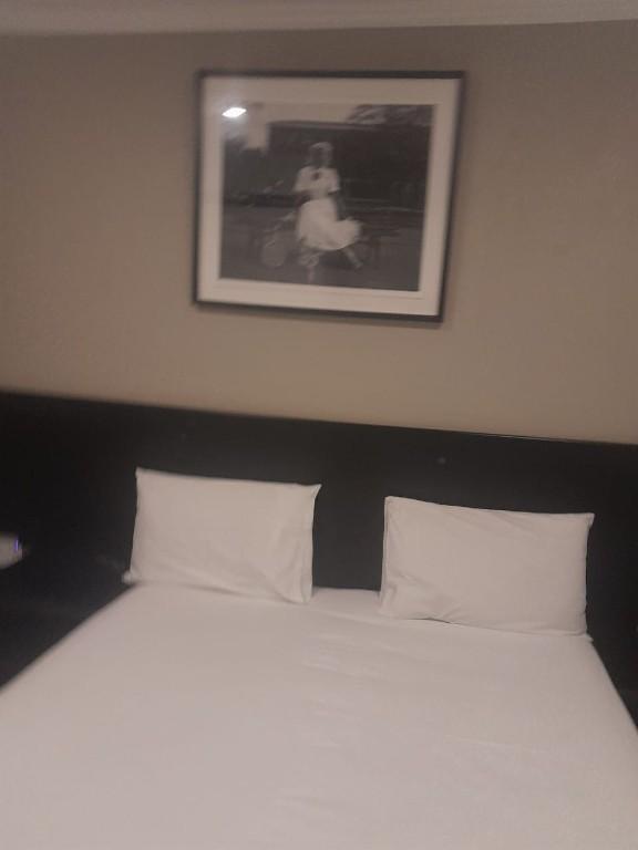 Guest House Near Me In Roodepoort Little Falls +27730450058 in South Africa - Image 4