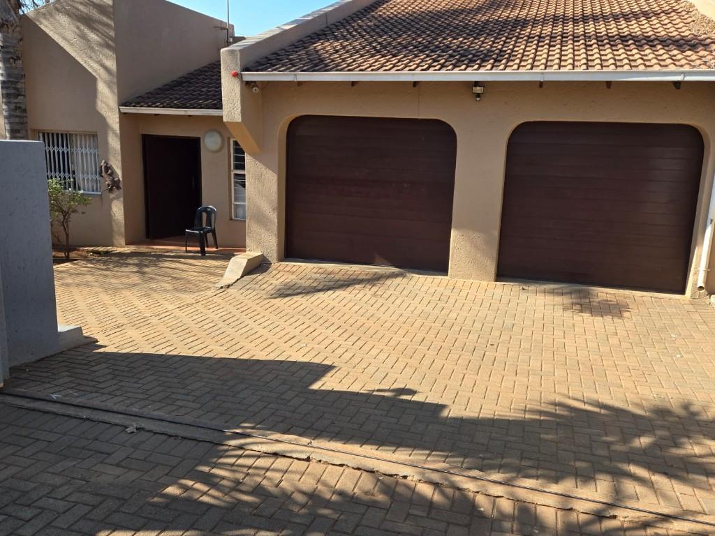 Guest House Near Me In Roodepoort Little Falls +27730450058 in South Africa - Image 9
