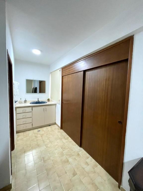 En Alquiler Apartamento en Res. Pelicano en Lecherías - Imagen 6