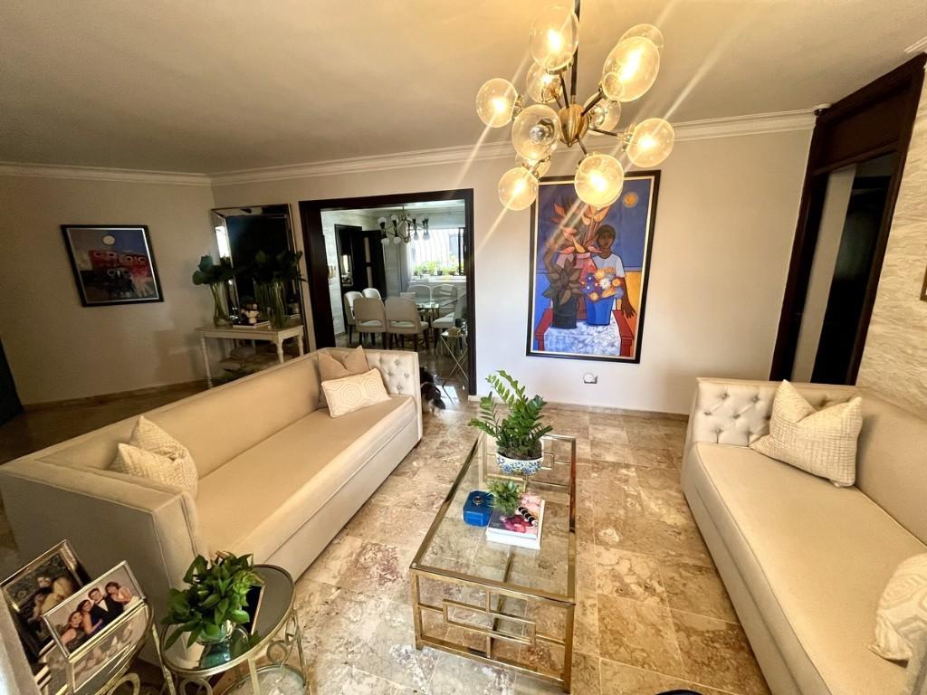 VENDO APARTAMENTO EN PIANTINI EDIFICIO CLASICO en la República Dominicana - Imagen 4