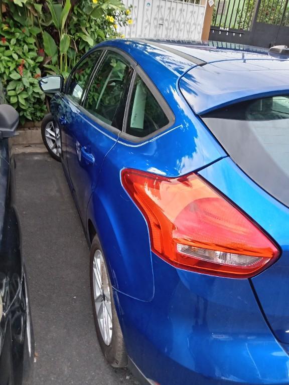 ya con placas! vendo Ford Focus SE hatchback 2018 6100 en San José Villanueva - Imagen 9