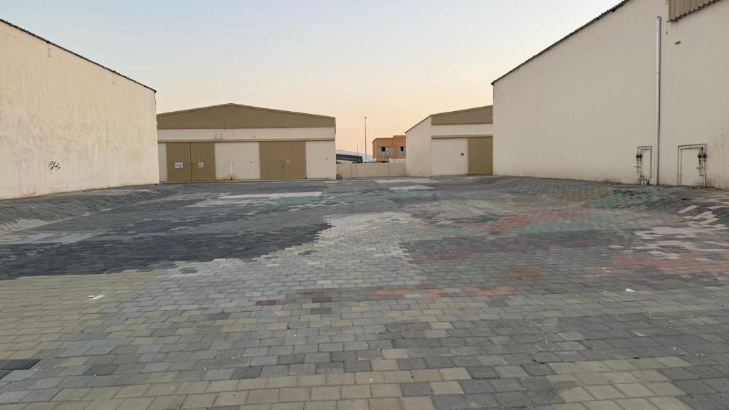 Ware house , workshop store in Al Ain - Image 2