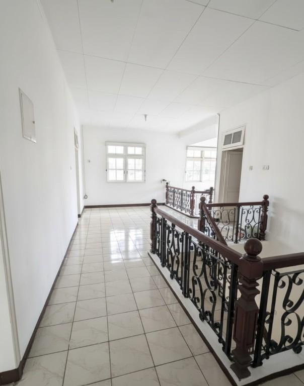 TIMELESS & SPACIOUS HOUSE FOR SALE! in Indonesia - Image 9