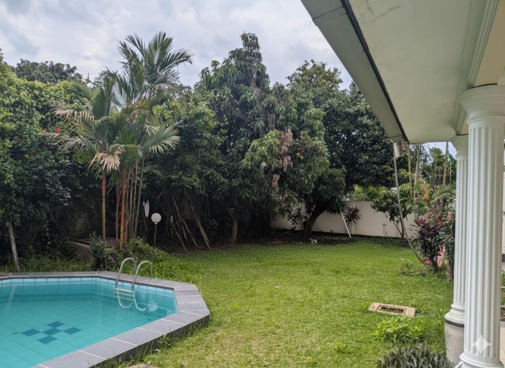 TIMELESS & SPACIOUS HOUSE FOR SALE! in Indonesia - Image 7