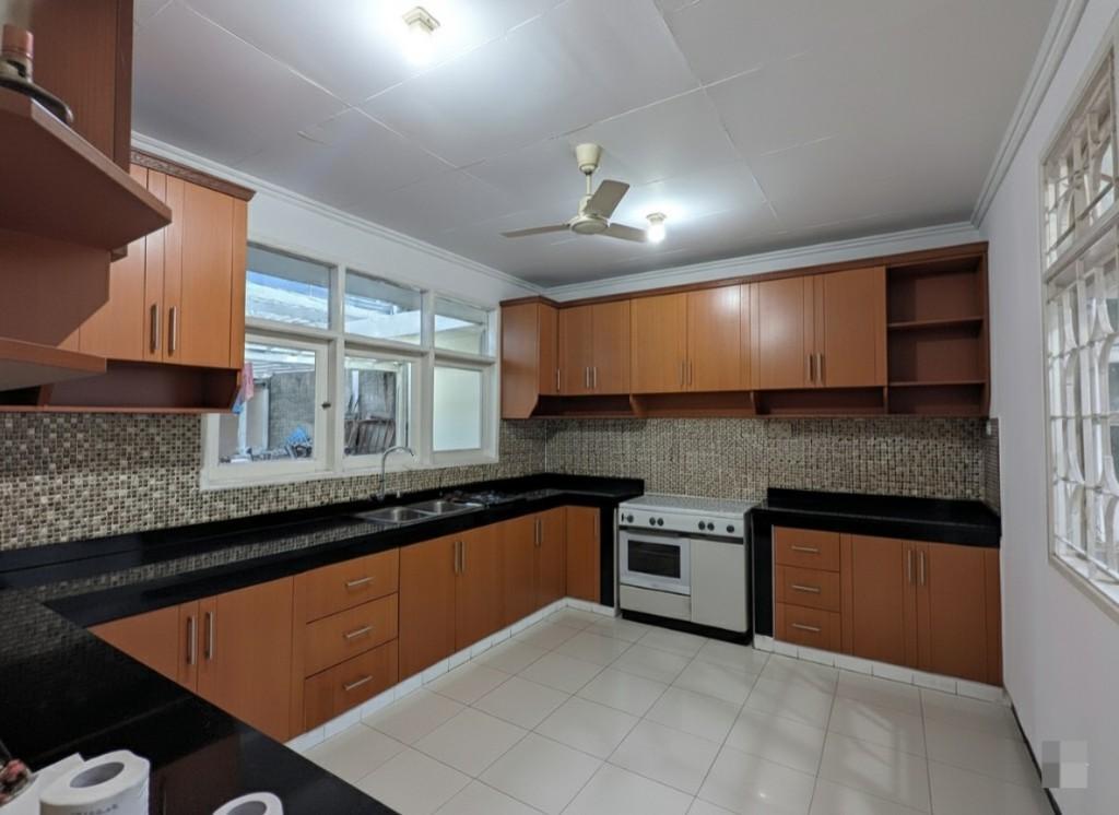 TIMELESS & SPACIOUS HOUSE FOR SALE! in Indonesia - Image 10