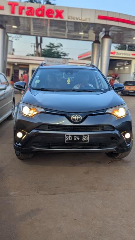 Toyota Rav4 AWD 2017 à Yaoundé - Photo 1
