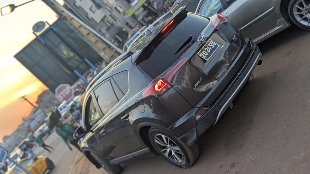 Toyota Rav4 AWD 2017 à Yaoundé - Photo 7