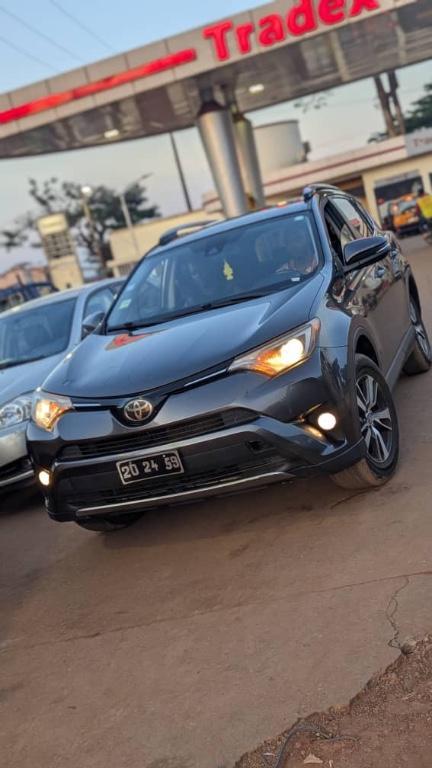 Toyota Rav4 AWD 2017 à Yaoundé - Photo 2