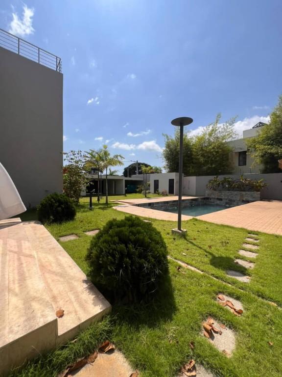 A LOUER UN SUPER DUPLEX DE 8 PIÈCES + PISCINE, RIVIÉRA 4 MBADON en Côte d’Ivoire - Photo 4