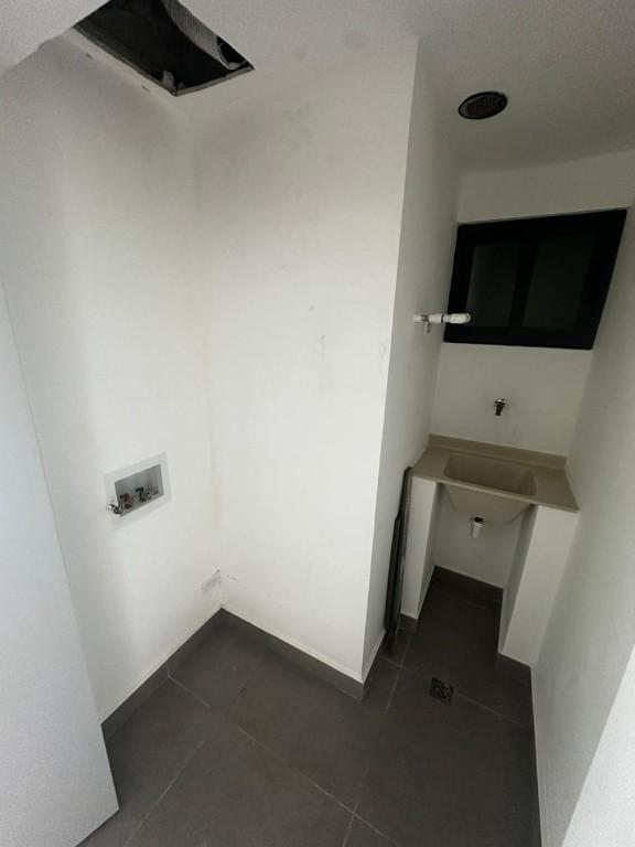 APARTAMENTO EN RENTA – GAZCUE, PISO ALTO en La Victoria - Imagen 2