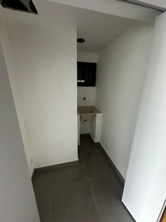 APARTAMENTO EN RENTA – GAZCUE, PISO ALTO en La Victoria - Imagen 8