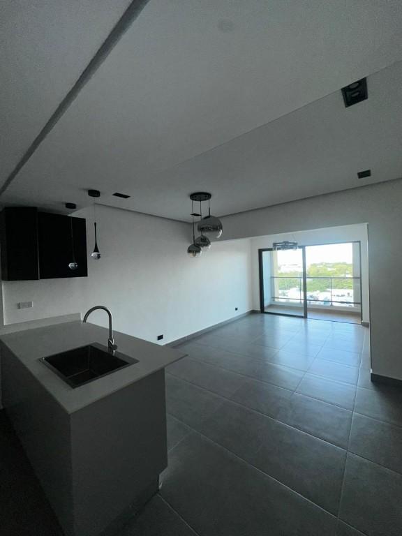 APARTAMENTO EN RENTA – GAZCUE, PISO ALTO en La Victoria - Imagen 4