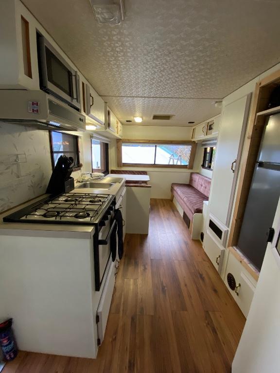 1 Bed / 1 Bath RV/Tiny House for Rent North Shuswap in Canada - Image 2