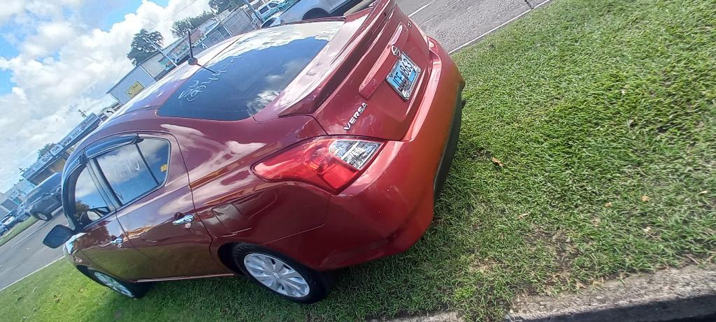 Nissan versa rojo 2019 en Candelaria - Imagen 2