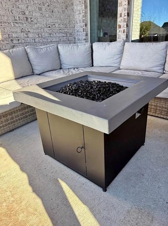 Propane Fire Pit Table in Los Angeles - Image 1