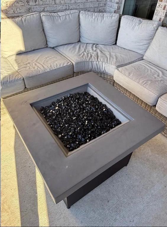 Propane Fire Pit Table in Los Angeles - Image 2