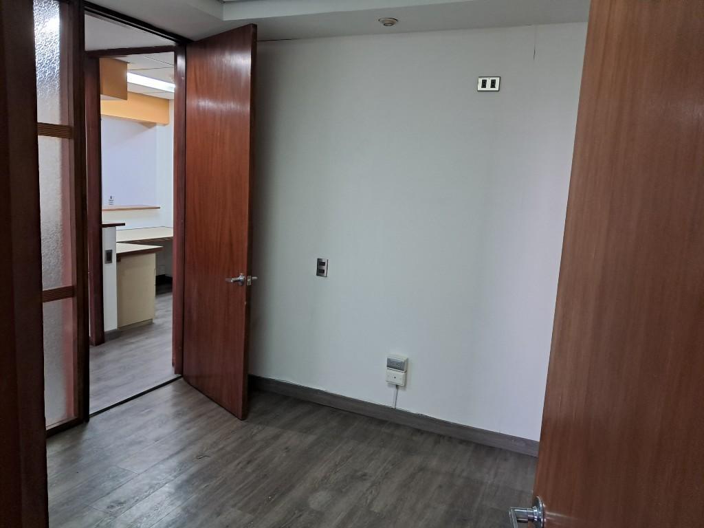 ESPECTACULAR OFICNA EN VENTA en Caraballeda - Imagen 11