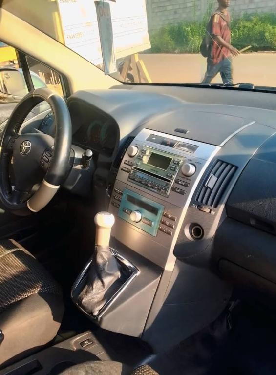TOYOTA COROLLA VERSO au Cameroun - Photo 5