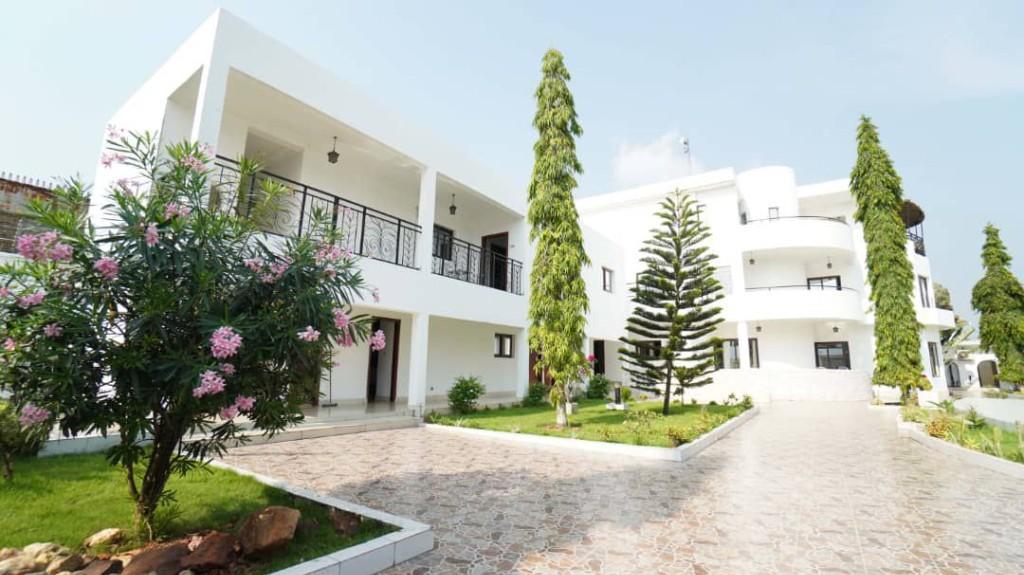 A LOUER MAISON DE 16 PIÈCES +BELLE PISCINE,RIVIÉRA 4 à Abidjan - Photo 5