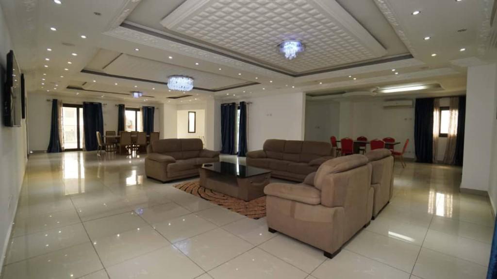 A LOUER MAISON DE 16 PIÈCES +BELLE PISCINE,RIVIÉRA 4 à Abidjan - Photo 7