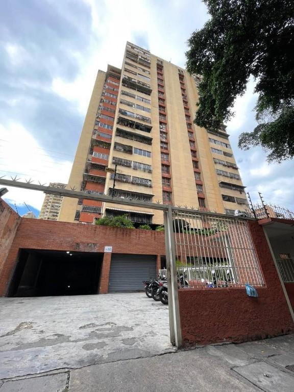 LOCAL COMERCIAL - SANTA ROSALIA - 2415 Mts2 en Caraballeda - Imagen 1
