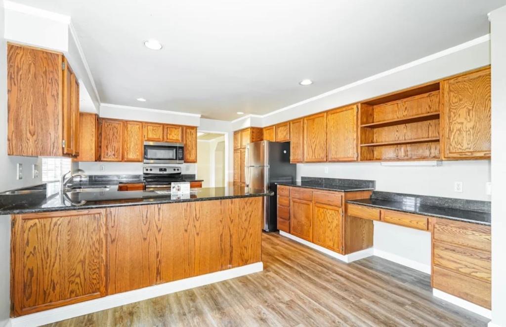 Spacious Charming 4BR/2.5BA Home in Renton, WA & Move-In in Auburn - Image 5
