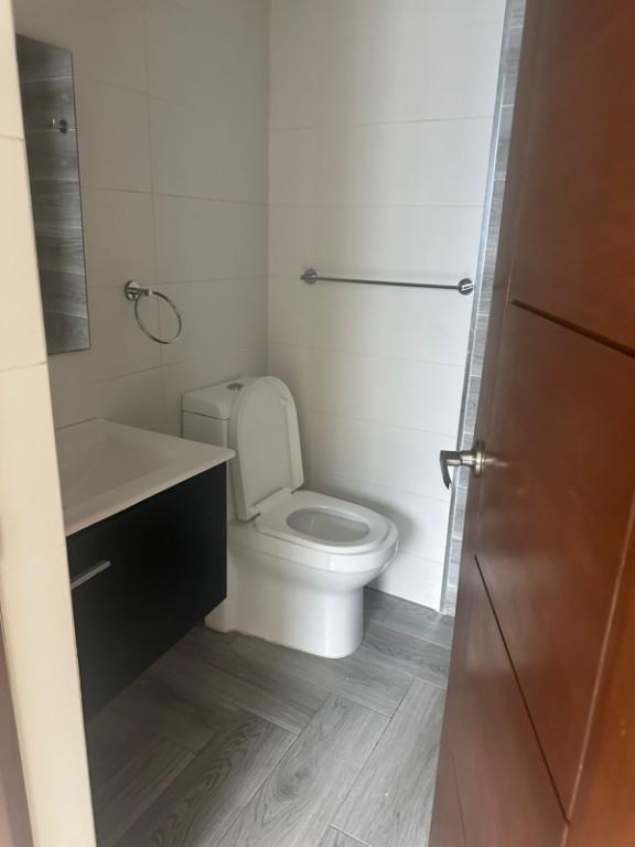 APARTAMENTO EN ALQUILER EN RENACIMIENTO, D.N en La Romana - Imagen 4