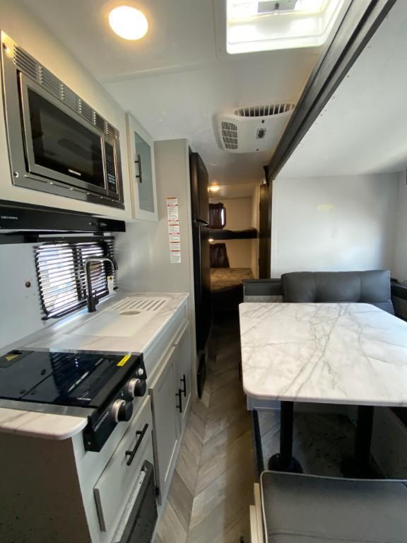 Vendo RV Año 2022 en Hialeah - Imagen 2