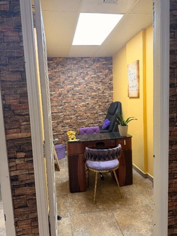 SE RENTA SUITE / MESA DE MANICURISTA – PRIVADA en Hialeah - Imagen 6
