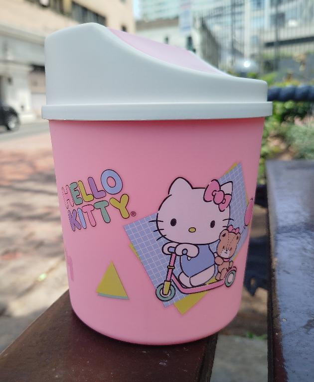 Tacho de Hello Kitty en Lima - Imagen 1