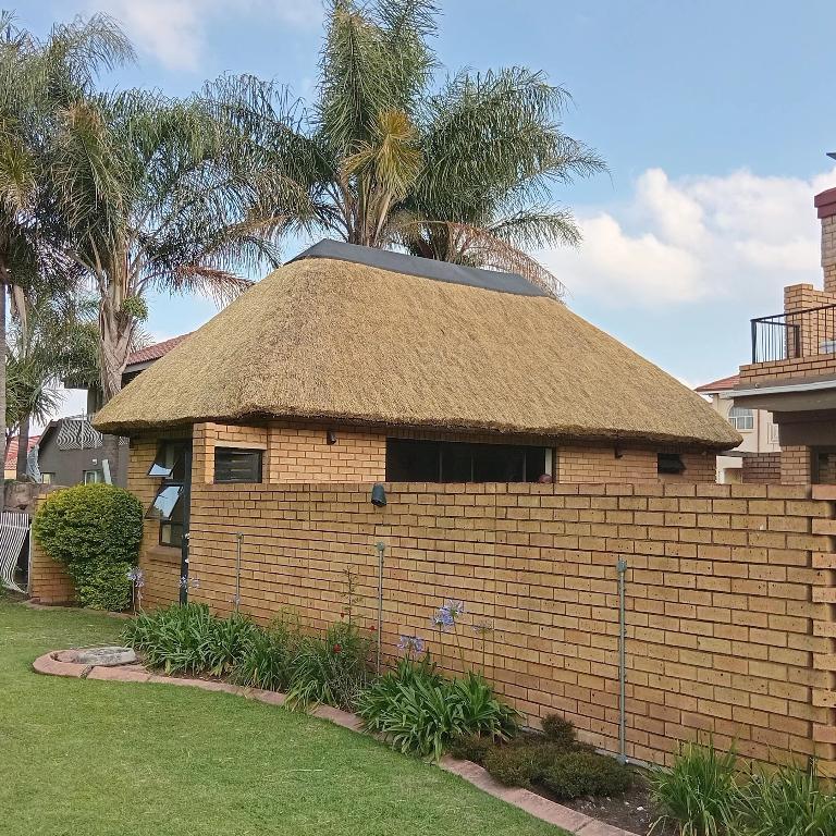 Am specialize thatch roofs in Germiston - Image 2