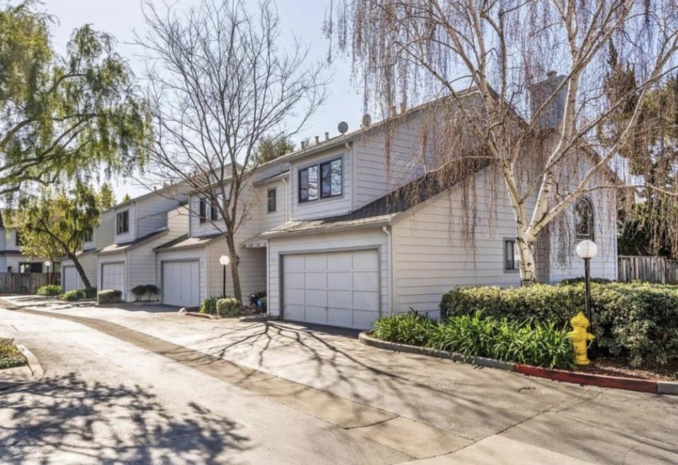 A Stunning End Unit Oasis with Poolside Access in Sunnyvale - Image 1