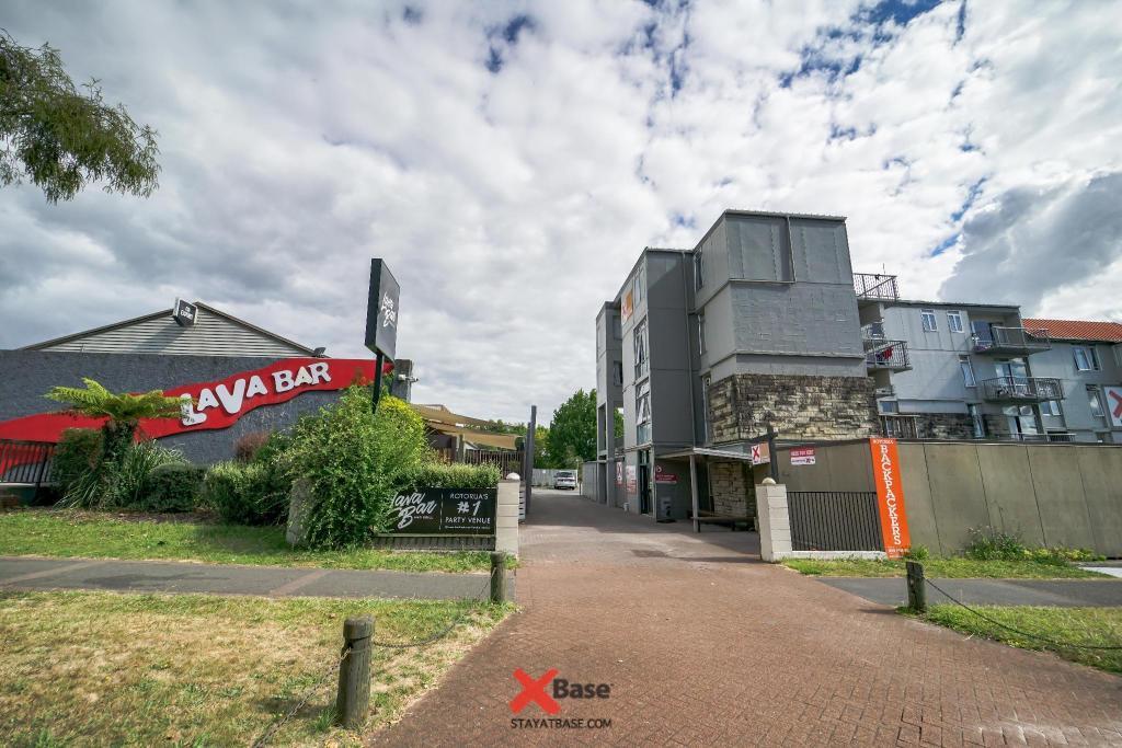Base Rotorua Hostel in New Zealand - Image 1