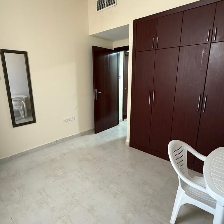 Sharing Private Room with Bath in Kalbā - Image 3