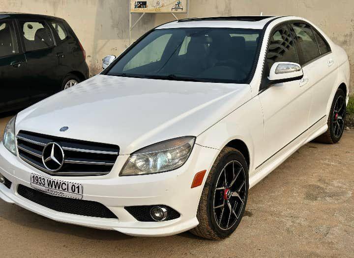 Mercedes Benz C300 2012 à Abidjan - Photo 1