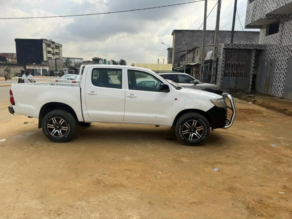 TOYOTA HILUX ANNÉE 2017 à Abidjan - Photo 3