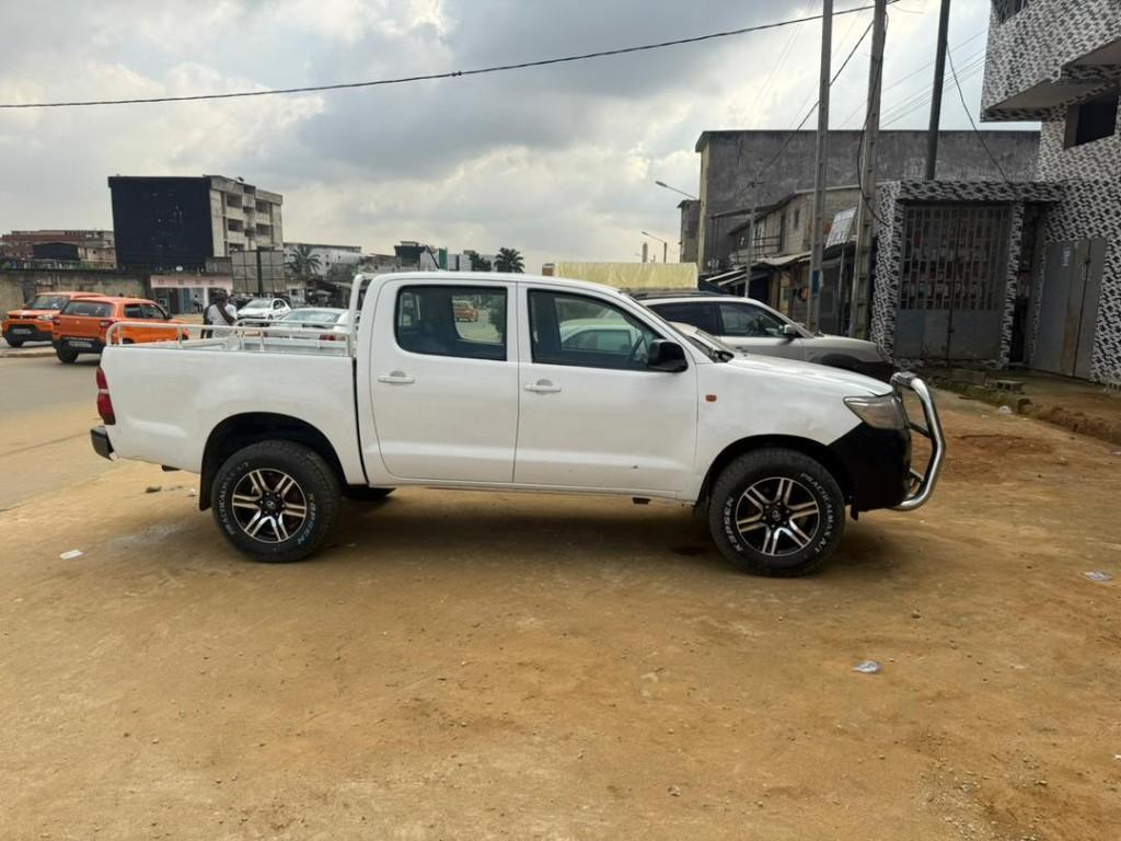 TOYOTA HILUX ANNÉE 2017 à Abidjan - Photo 5