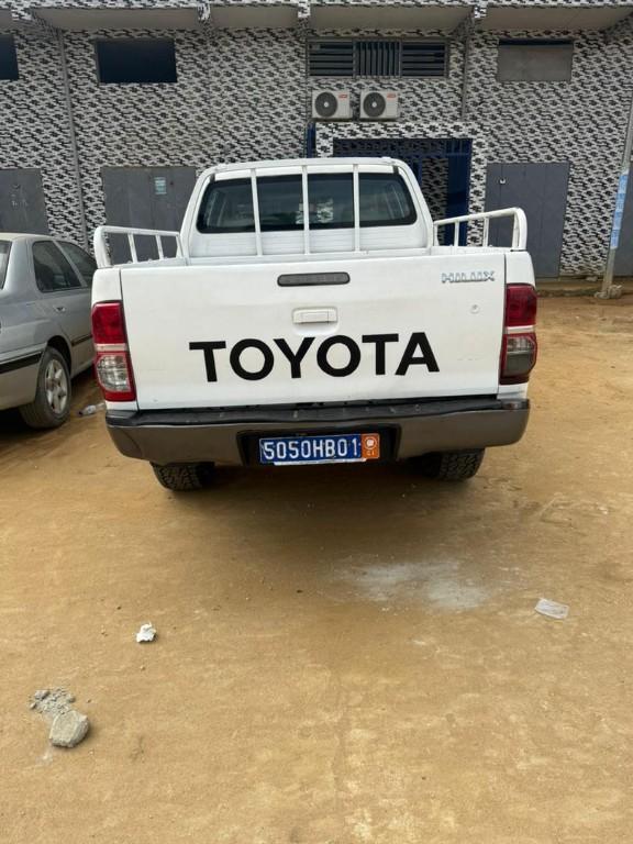 TOYOTA HILUX ANNÉE 2017 à Abidjan - Photo 7