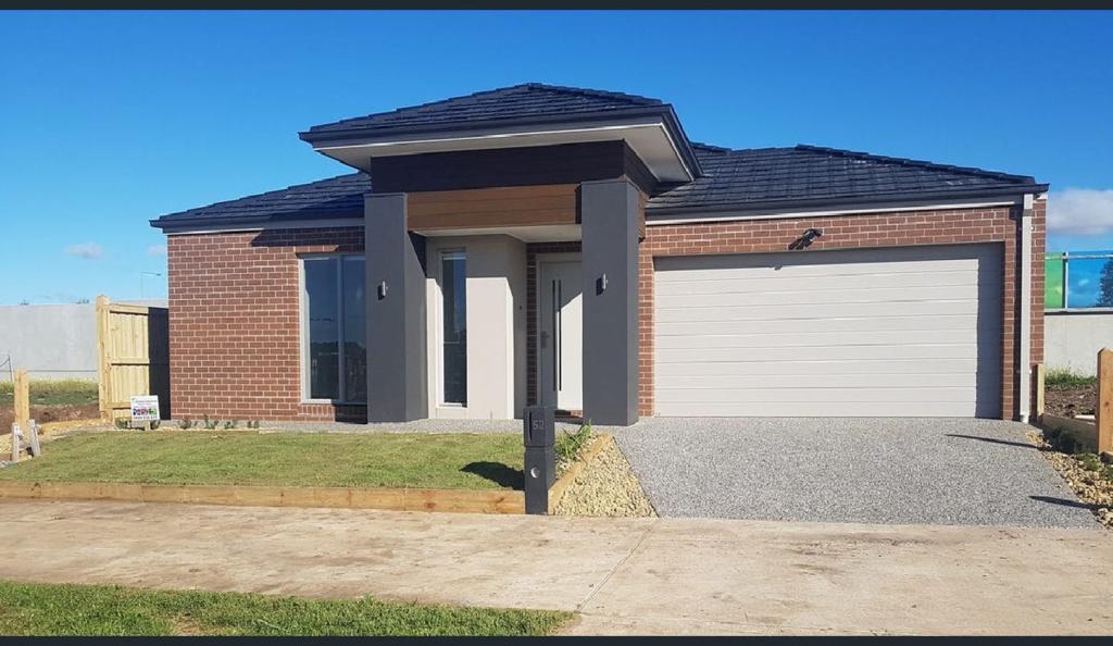 House for Rent in Point Cook, Victoria, Ref# 202106141 in Hoppers Crossing - Image 1