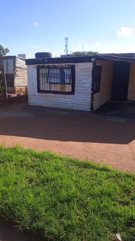 Stand and 3 room shack at R40K at Block R in Soshanguve in South Africa - Image 5